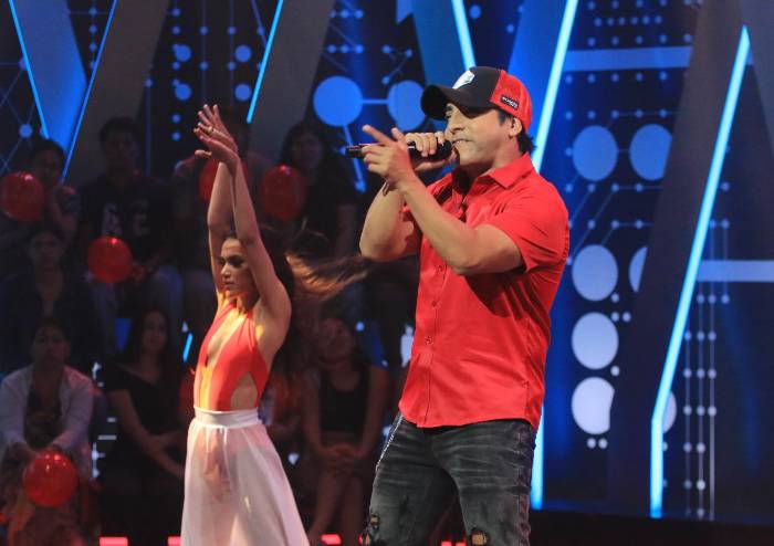 Enrique Iglesias consigue por primera vez la aprobación del jurado 
