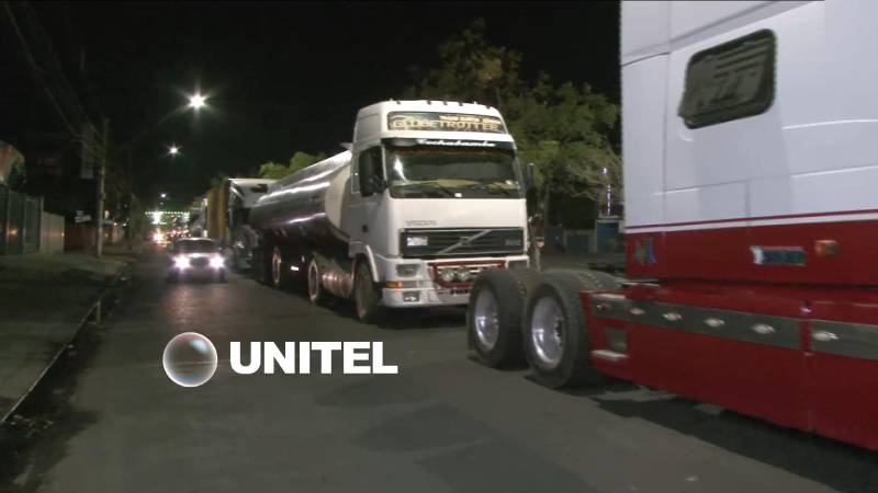Situación en Cochabamba, fila en un surtidor de la carretera a occidente