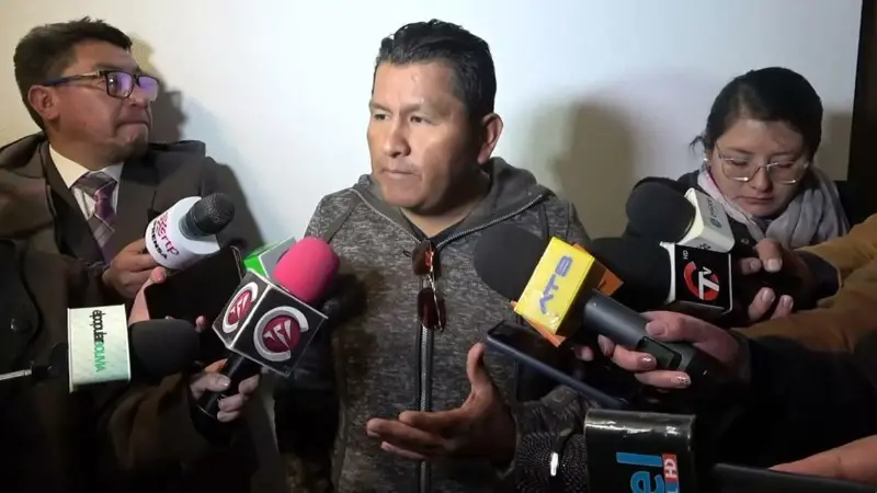 El masista Juan José Huanca defiende el tratamiento del contrato