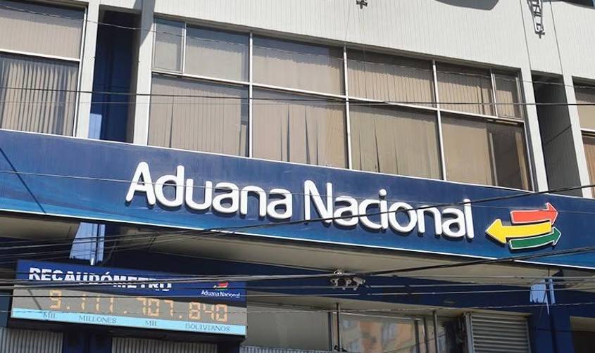 Ministro Espinoza anuncia cambios en la Presidencia de la Aduana y un proceso para la institucionalización de cargos