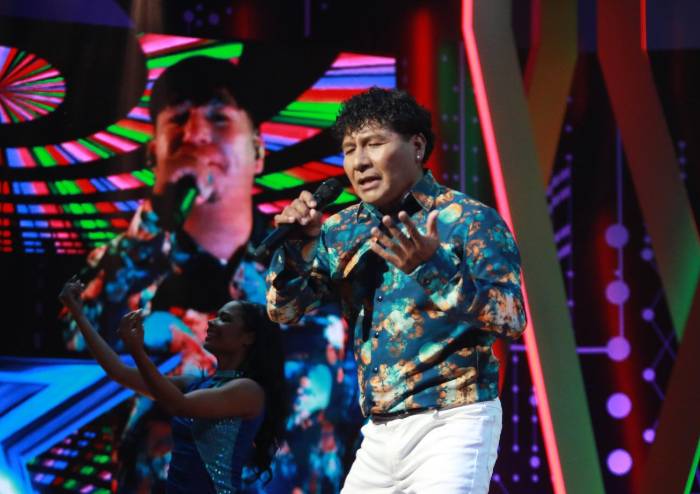 Jhonny Claros hace bailar con el tema ‘Lunita dame platita’ Jhonny Claros hace bailar con el tema ‘Lunita dame platita’
