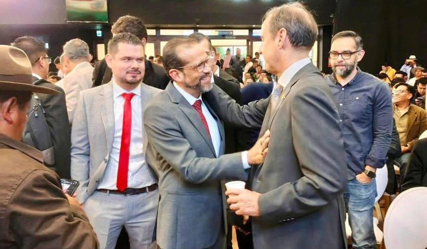 Tuto y Camacho, el saludo y la coincidencia en plantear la reforma de la Constitución 