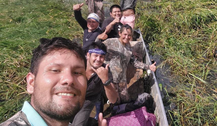 Video: así fue cómo unos pescadores hicieron el primer rescate de los sobrevivientes del incidente aéreo en Beni