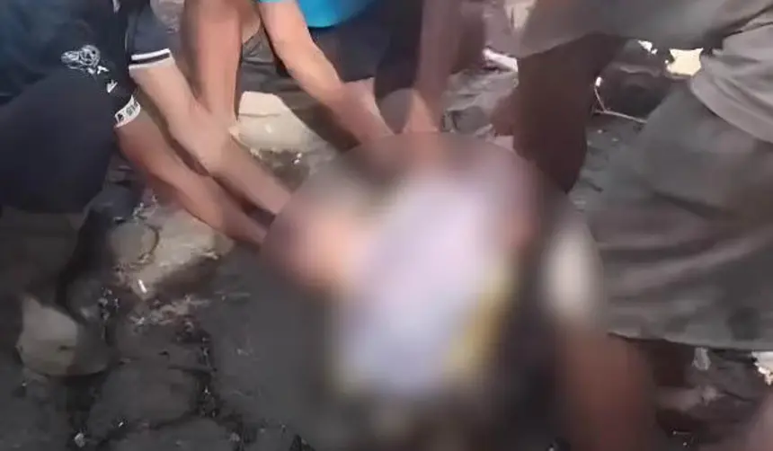 Imágenes sensibles: Recuperan el cuerpo de un hombre que fue tragado por una pitón de 8 metros