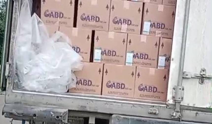 Camión con carga de medicamentos para pacientes renales está atrapado en el bloqueo del puente Ichilo
