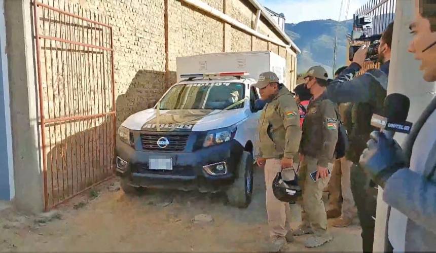 Policía, que disparó a su pareja, murió con un tiro en la cabeza, según reporte