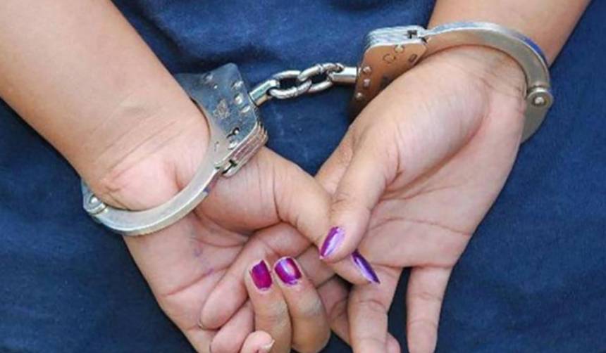 Capturan saliendo de una fiesta a una mujer sentenciada a 30 años por el asesinato de su pareja