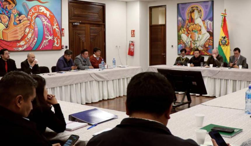 Gobierno y municipios se reunieron en mesa técnica para encaminar el 50-50 y abordar otros temas