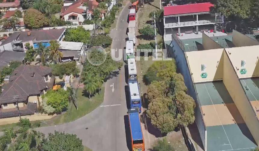 Imágenes aéreas: Filas por diésel se extienden varios kilómetros en calles de Cochabamba y Santa Cruz