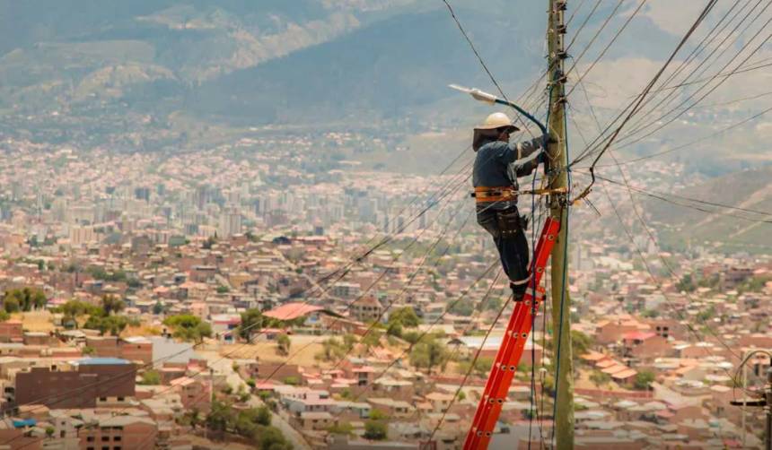 Diputados aprueban crédito de $us 30 millones para renovar luminarias con tecnología led en ocho municipios