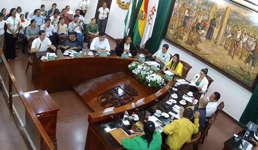 Con votos del MAS y de UCS, Medrano fue elegido presidente del Concejo cruceño