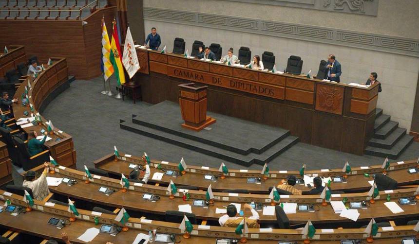 Diputados del PDC aguardan convocatoria para definir jefatura de bancada pese a diferencias