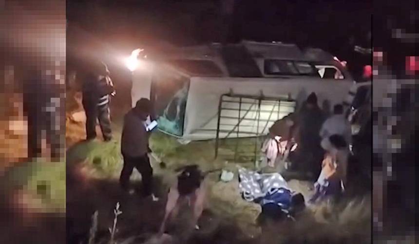 Pasajeros heridos tras el vuelco de un minibús en la ruta nueva Cochabamba - Santa Cruz