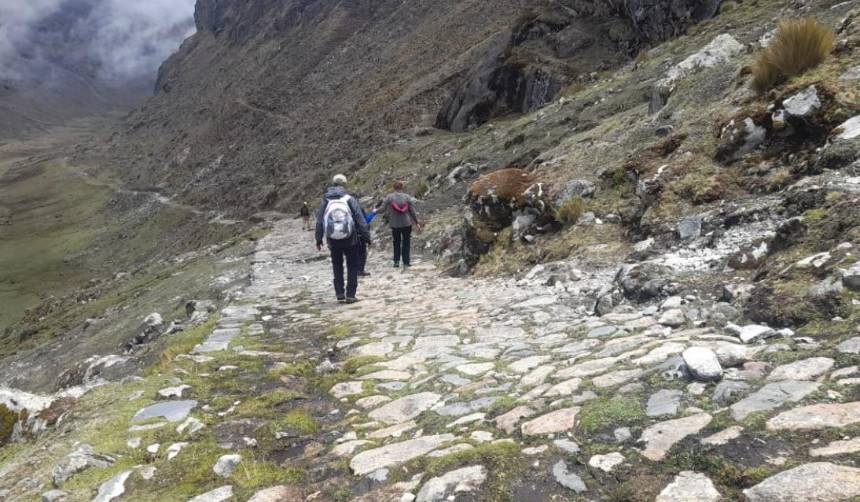 La Paz: 15 voluntarios se extravían tras auxiliar a una mujer herida en la ruta del Takesi