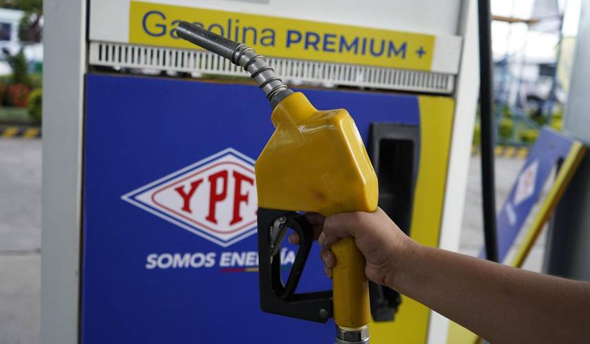 Asosur reporta falta de gasolina Premium Plus en el eje central y de diésel Oil Plus en Santa Cruz