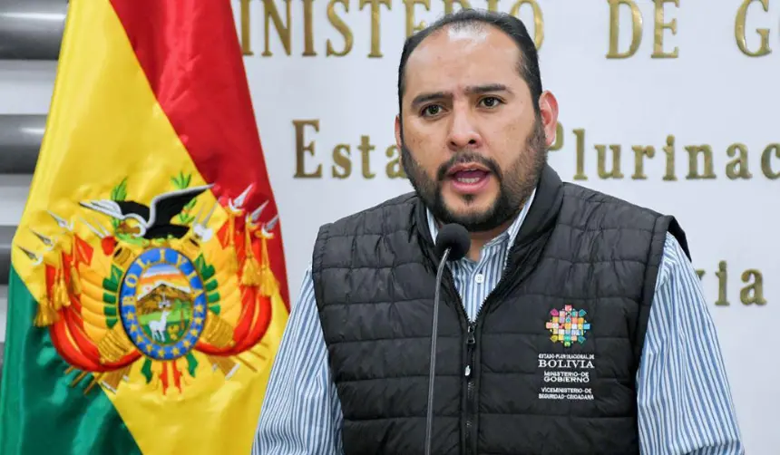 Ministro Ríos “saluda” la revisión de las detenciones de Añez, Camacho y Pumari y habla de “uso desmedido” de la medida cautelar 