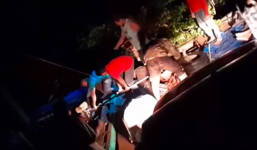 Rescatan a nueve ocupantes de una embarcación que había naufragado en el Río Mamoré 