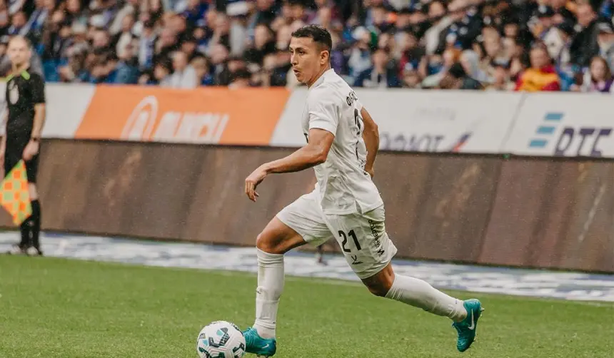 FC Akron de Rusia hace oficial la compra del boliviano Roberto Fernández