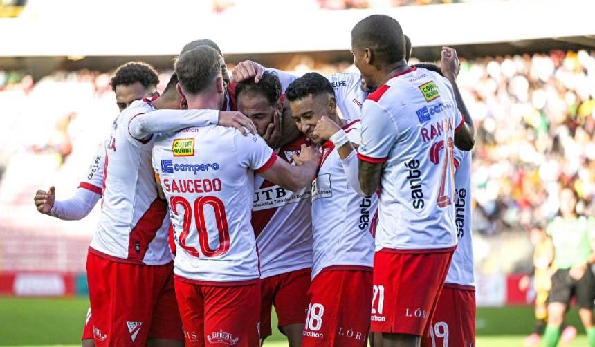 Always Ready se prueba el traje de campeón tras vencer a The Strongest en el Hernando Siles