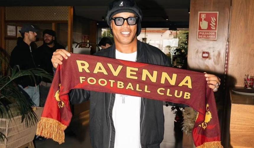 Ronaldinho vuelve al fútbol para jugar en tercera división de Italia