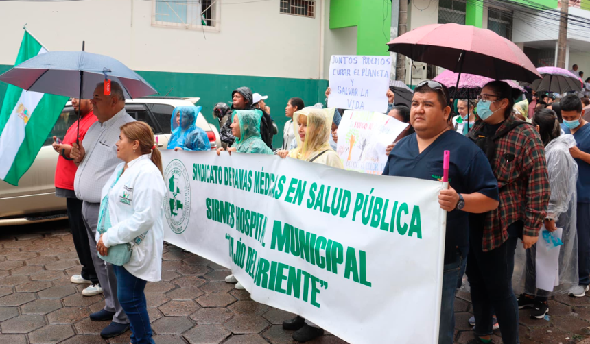 Sector salud de Santa Cruz no levanta paro; niega que la Alcaldía haya pagado salarios