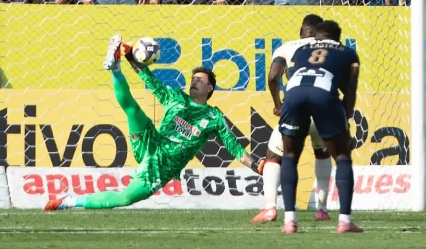 Video: ‘Billy’ Viscarra se luce tapando un penal en triunfo de Alianza Lima 