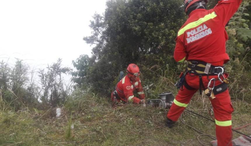 Muere una madre y sus cinco hijos quedan heridos tras el vuelco del auto en el que viajaban hacia los Yungas 