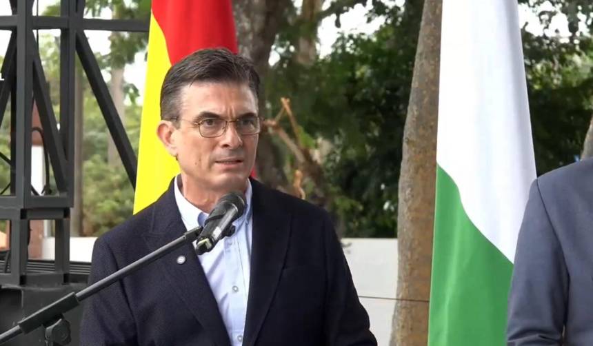 Rodrigo Paz promulga leyes de la pequeña y mediana propiedad y contra el abigeato