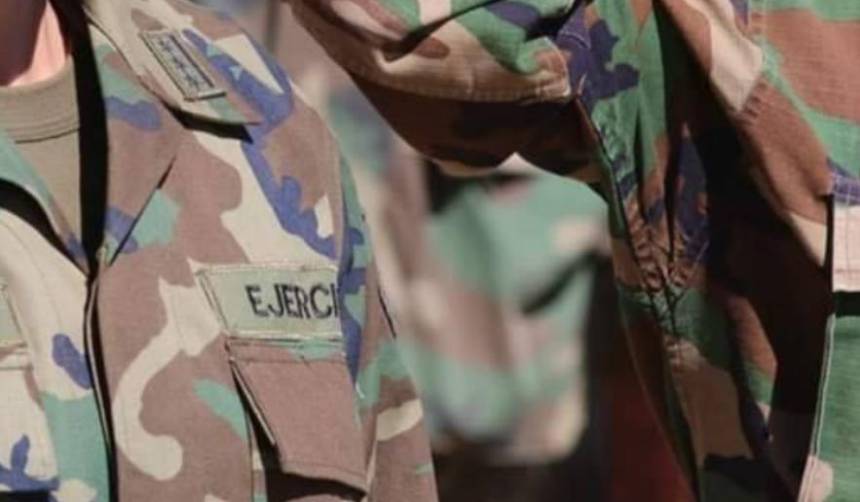 Acusan a instructor de golpear con puños y patadas a soldados de un cuartel; el Ejército abrió investigación