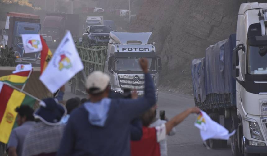 “Como un país después de una guerra”: Analista advierte que el Estado deberá acudir a créditos y “se endeudará más” para pagar factura de bloqueos