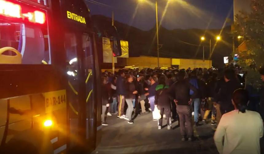 Choferes bloquean e impiden el ingreso del PumaKatari a Mallasa tras inaugurarse la nueva ruta