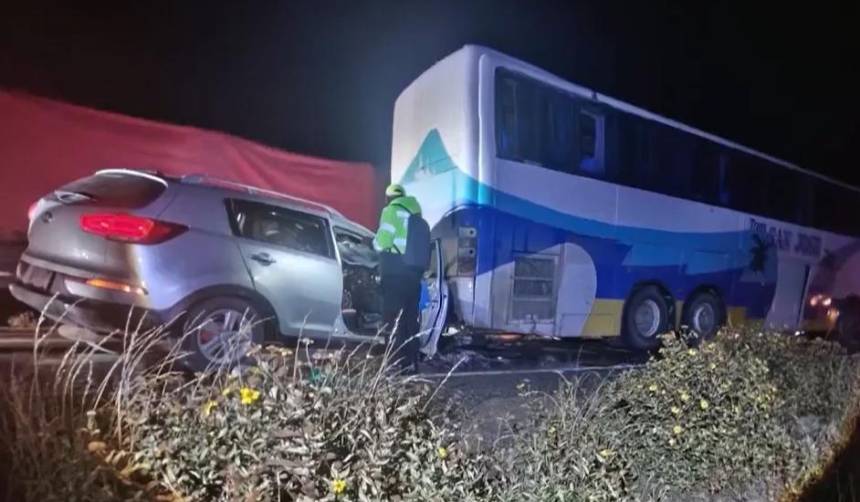 Triple colisión en la carretera Oruro–Potosí deja cinco heridos, reporta la Policía 