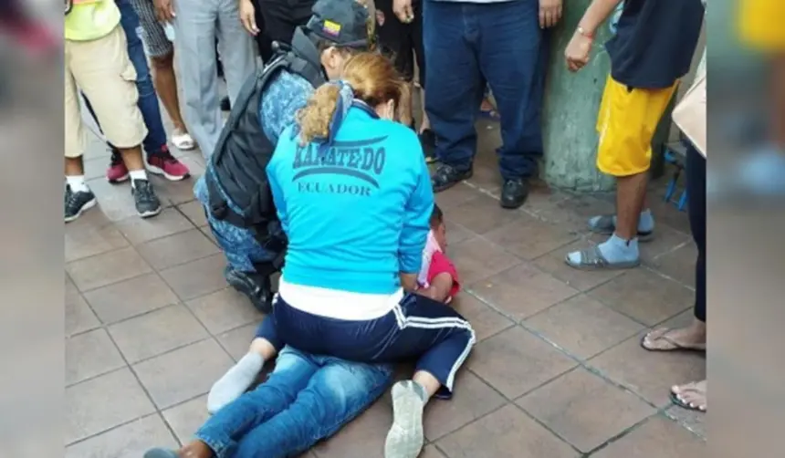 Campeona de artes marciales somete a un hombre que estaba golpeando a su pareja en la calle