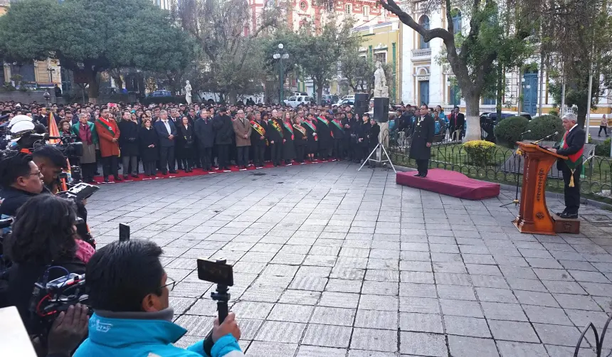 Con la iza de la bandera en Plaza Murillo, La Paz abre las Fiestas Julias por su gesta libertaria con esperanza de mejores días