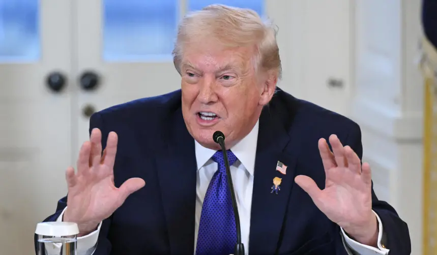 Trump dice que EEUU “empezará ahora a atacar por tierra” a los cárteles a los que acusa de “controlar México”