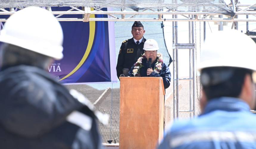 Desde Uyuni, Arce dice que Bolivia puede perder $us 2.000 millones si el Legislativo no aprueba los contratos de litio