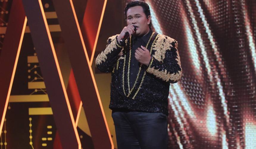 Entre agradecimiento y molestia: Así se fue Juan Gabriel de Yo Me Llamo 