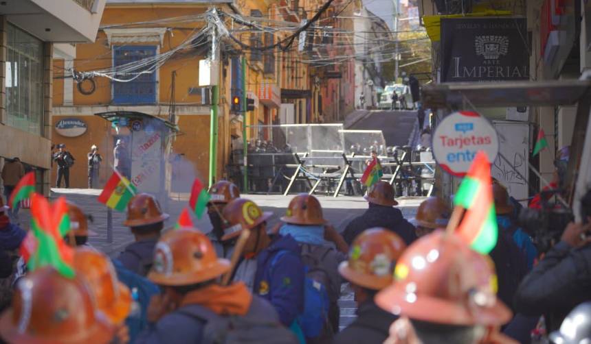 Tras los disturbios, el Gobierno anuncia acuerdo con las cooperativas mineras y dice que ya no se movilizarán