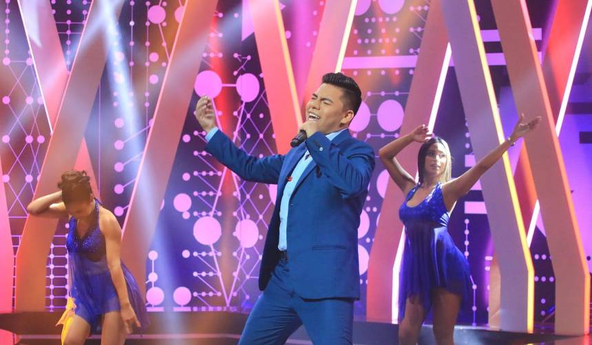 El escenario explotó: Américo se lució con la cumbia ‘El embrujo’
