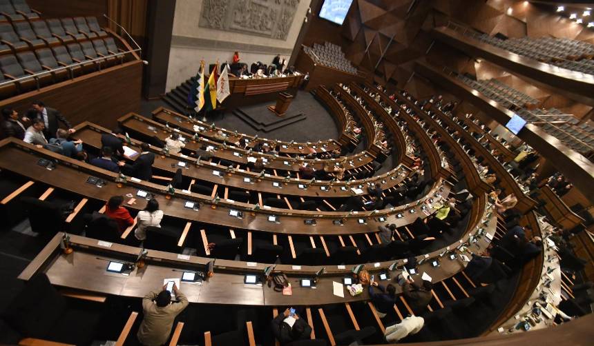 Pese a críticas al Gobierno, 100 de 158 legisladores dieron luz verde para extender el Estado de excepción