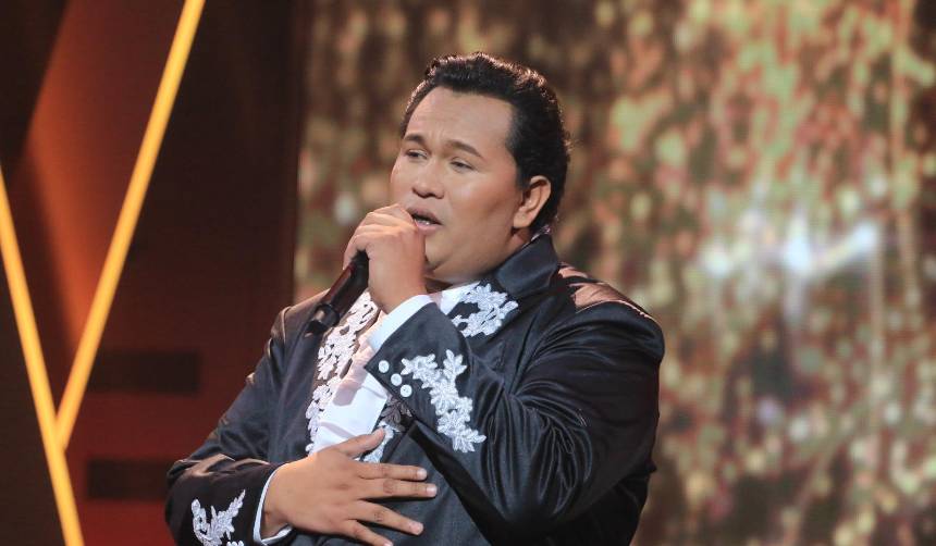Entre lágrimas Juan Gabriel contó el trasfondo de la canción más personal que lo llevó a eliminación