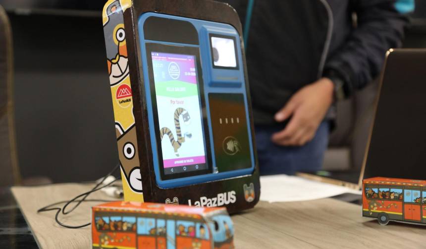 El pasaje del PumaKatari ahora se puede pagar con el celular a través de una tarjeta digital