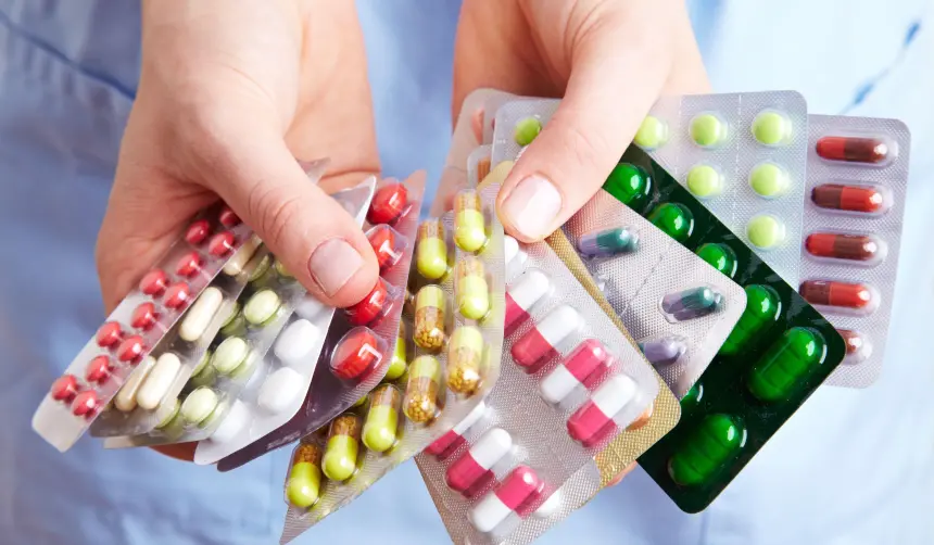 Farmacéuticos dicen que la producción de medicamentos se redujo en más del 30% por falta de dólares