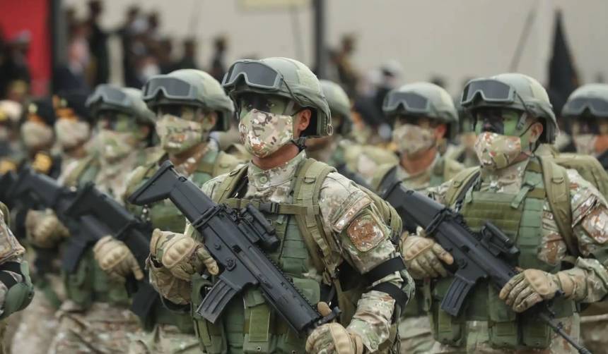Fuego cruzado en Perú: Militares y policías se enfrentan con disidentes de las FARC en frontera con Colombia