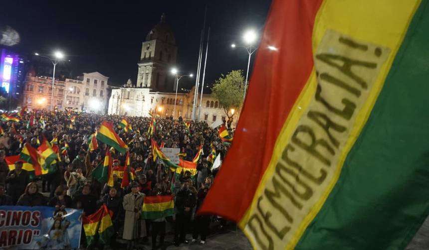 Cabildo en La Paz exige Estado de excepción cuando se cumplen 40 días de bloqueos