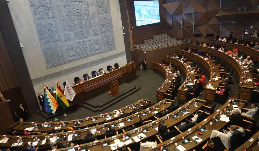 Asamblea Legislativa reinstala sesión sin el ministro de Hidrocarburos que no asistió a interpelación 