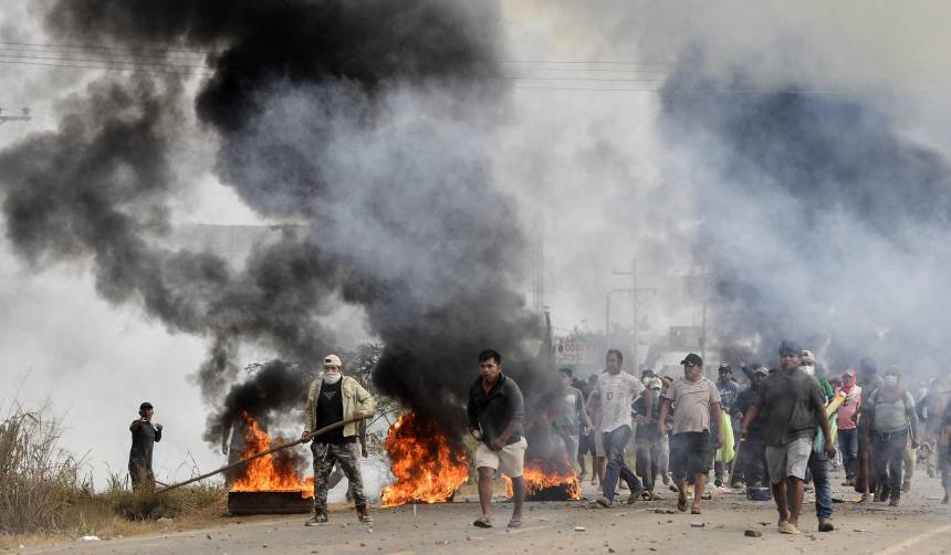 Bolivia inicia nueva semana de bloqueos y hay voces que exigen la promulgación de ley que regula el Estado de Excepción