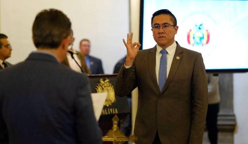 Ministro de Economía anuncia ajustes al decreto del diésel y afirma que buscará “que no se abrogue”