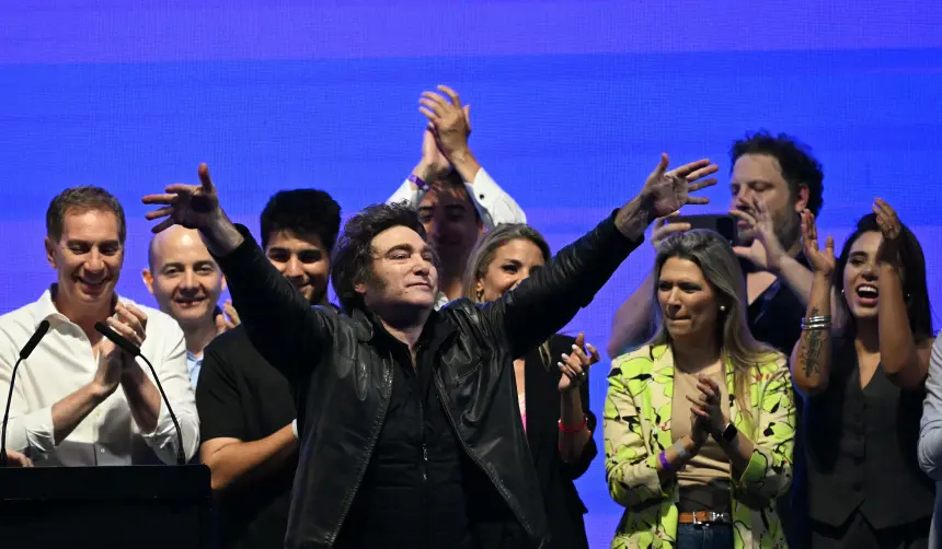 Milei logra contundente victoria con más del 40% de los votos en las elecciones legislativas en Argentina