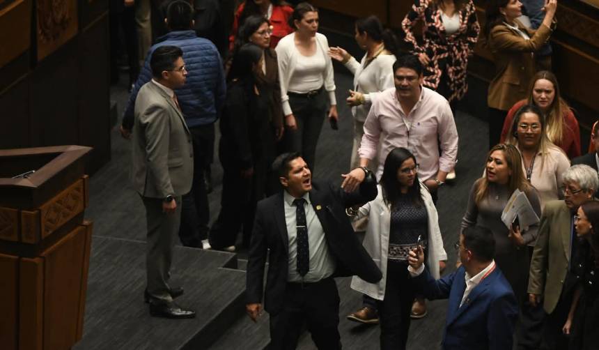 “No es legítimo”: Legisladores de al menos cuatro fuerzas políticas rechazan reelección de Castro como presidente de Diputados